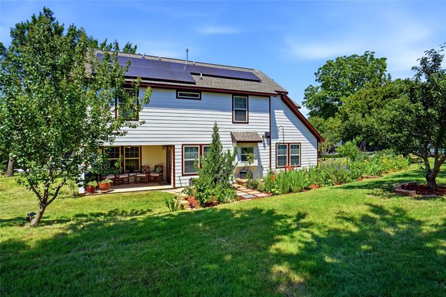 726 Forest Street, Grapevine, TX 76051