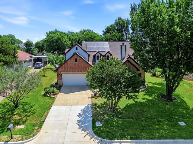 726 Forest Street, Grapevine, TX 76051