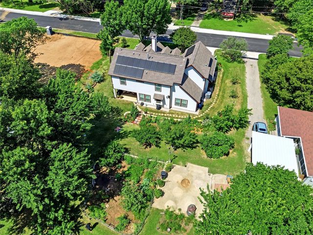 726 Forest Street, Grapevine, TX 76051