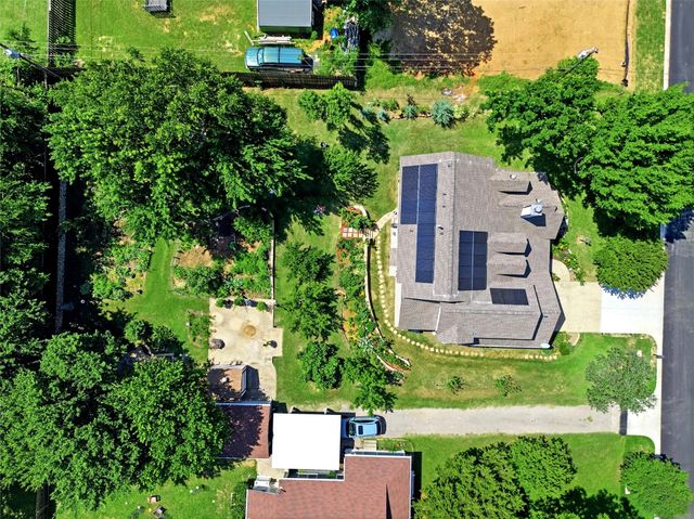 726 Forest Street, Grapevine, TX 76051