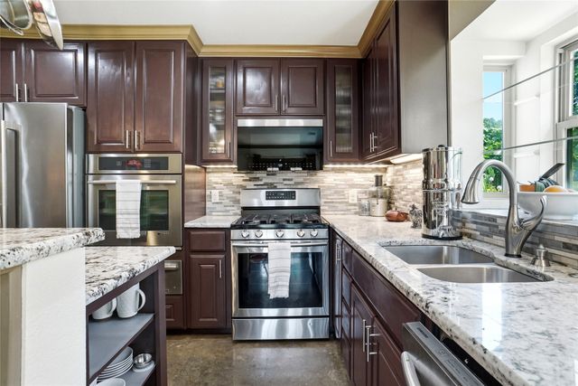 726 Forest Street, Grapevine, TX 76051