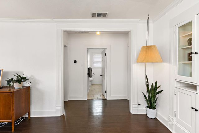 933 E 51st ST, Austin, TX 78751