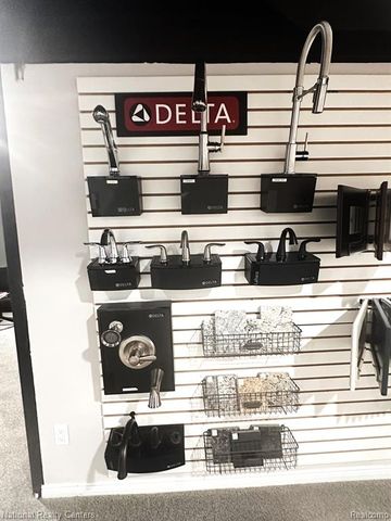 305 Devonshire Drive 8, Lapeer, MI 48446