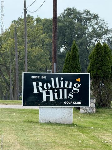 305 Devonshire Drive 8, Lapeer, MI 48446