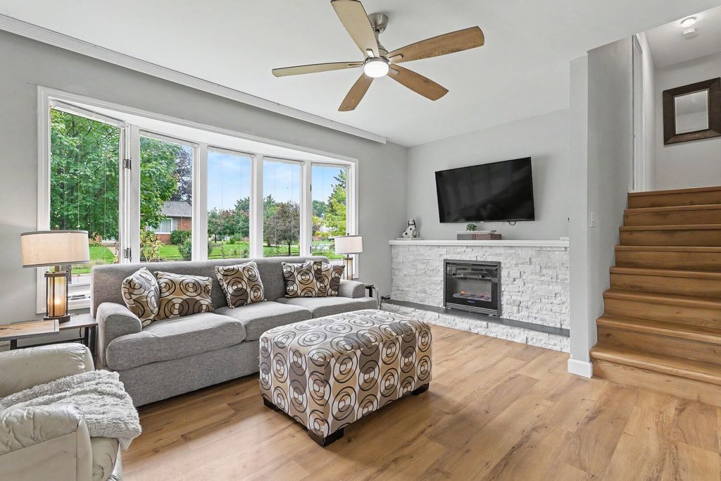 430 E Morse Avenue, Bartlett, IL 60103 — photo 2