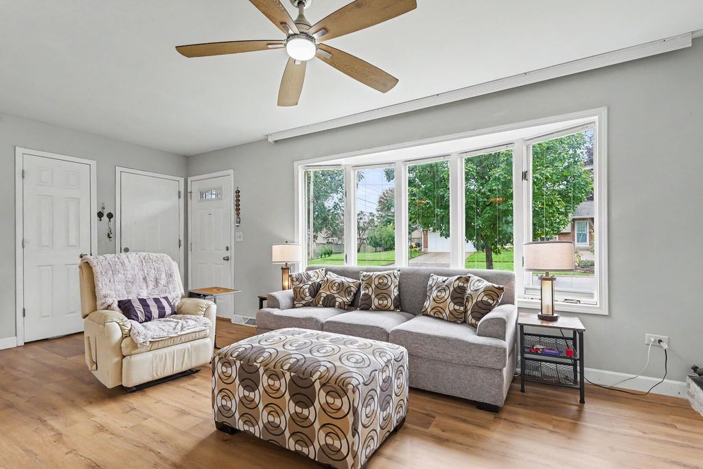 430 E Morse Avenue, Bartlett, IL 60103 — photo 3