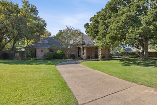 2900 Oak Trail Court, Dalworthington Gardens, TX 76016