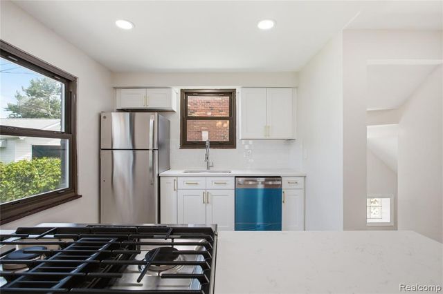 15422 Regina Avenue, Allen Park, MI 48101