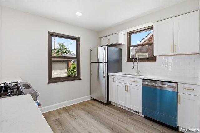 15422 Regina Avenue, Allen Park, MI 48101