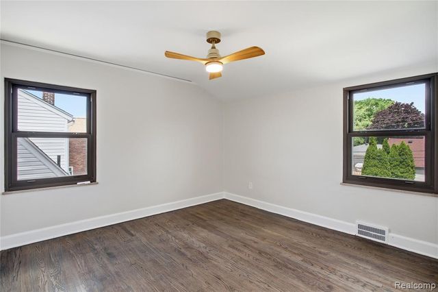 15422 Regina Avenue, Allen Park, MI 48101
