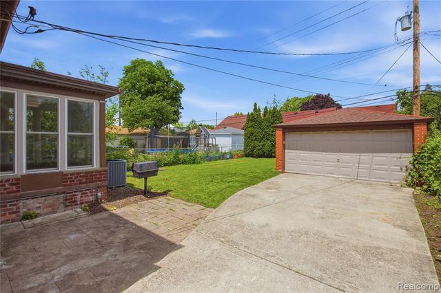 15422 Regina Avenue, Allen Park, MI 48101