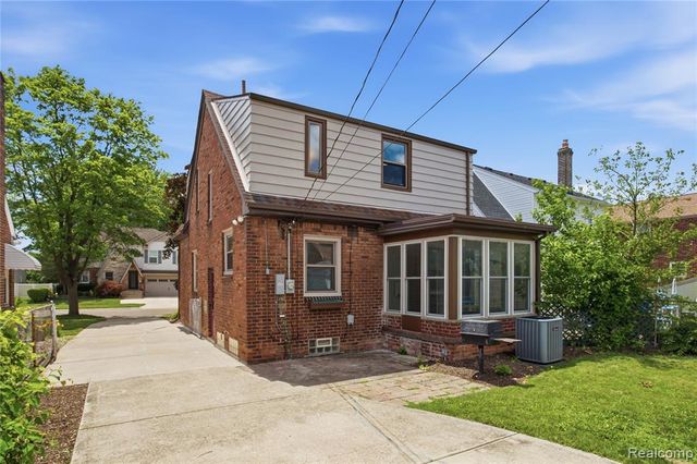 15422 Regina Avenue, Allen Park, MI 48101