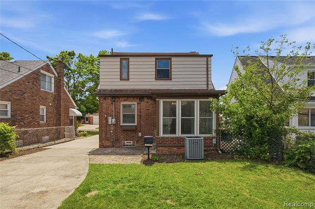 15422 Regina Avenue, Allen Park, MI 48101