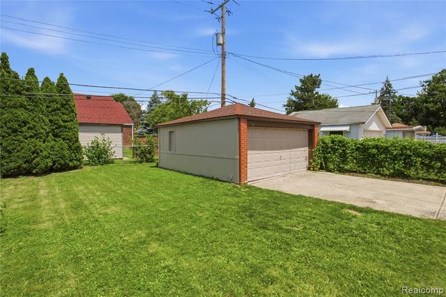 15422 Regina Avenue, Allen Park, MI 48101