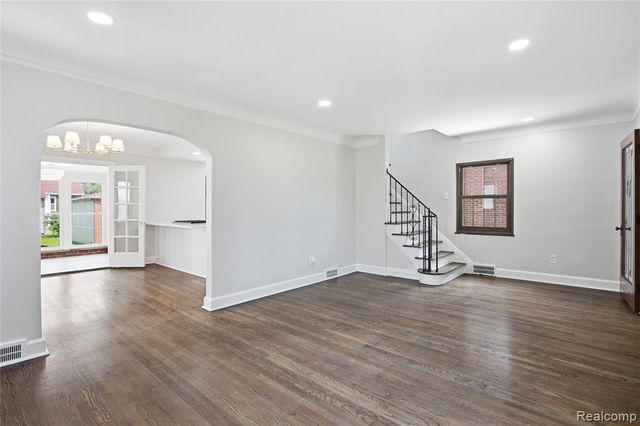 15422 Regina Avenue, Allen Park, MI 48101