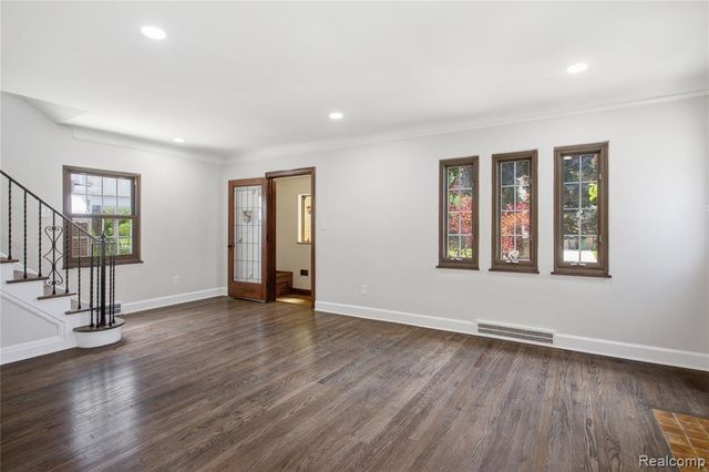 15422 Regina Avenue, Allen Park, MI 48101