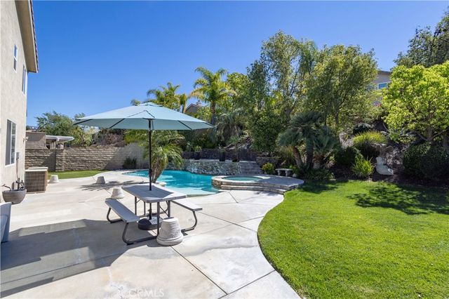 18322 Owl Court, Canyon Country, CA 91387
