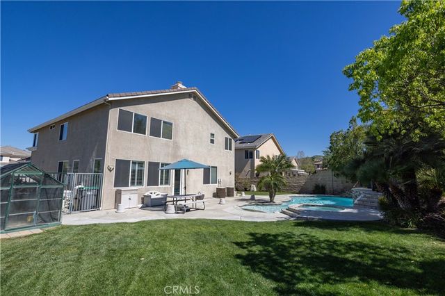 18322 Owl Court, Canyon Country, CA 91387