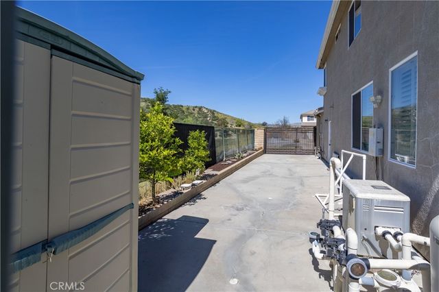 18322 Owl Court, Canyon Country, CA 91387