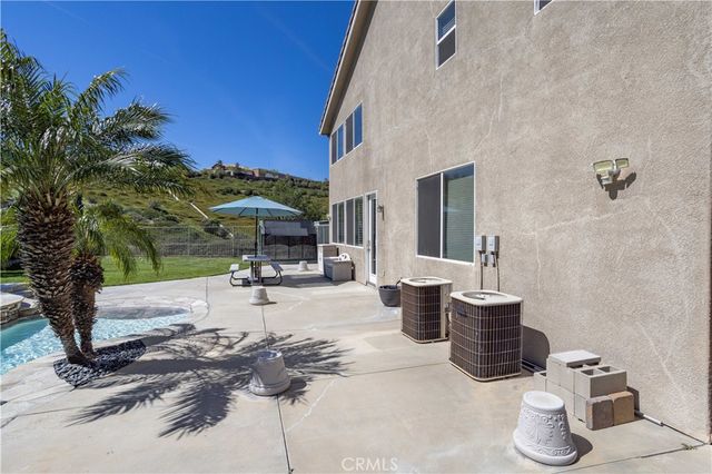 18322 Owl Court, Canyon Country, CA 91387