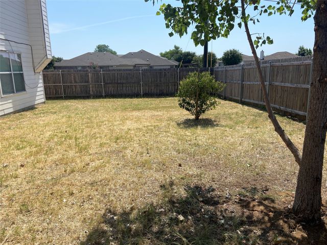 2701 Maegen Circle, Fort Worth, TX 76112