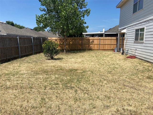 2701 Maegen Circle, Fort Worth, TX 76112