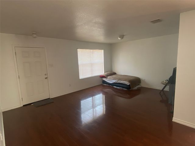 2701 Maegen Circle, Fort Worth, TX 76112