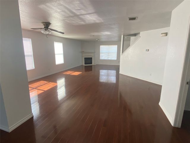 2701 Maegen Circle, Fort Worth, TX 76112