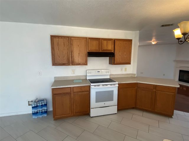 2701 Maegen Circle, Fort Worth, TX 76112