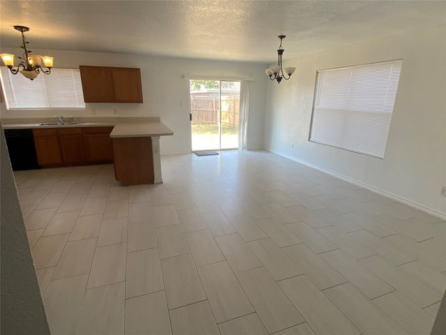 2701 Maegen Circle, Fort Worth, TX 76112