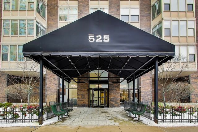 525 W HAWTHORNE Place 206, Chicago, IL 60657