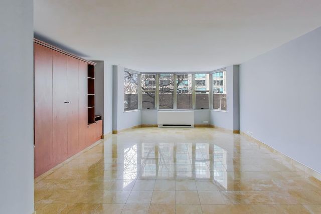 525 W HAWTHORNE Place 206, Chicago, IL 60657