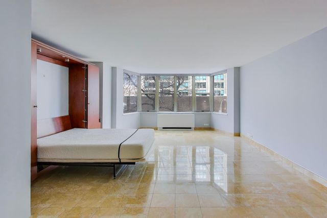 525 W HAWTHORNE Place 206, Chicago, IL 60657