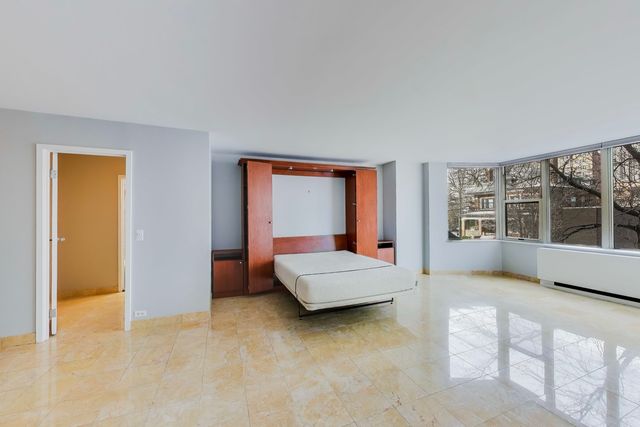 525 W HAWTHORNE Place 206, Chicago, IL 60657