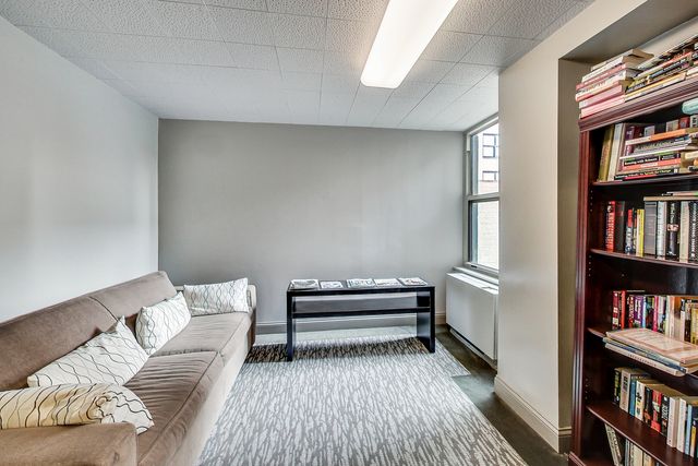 525 W HAWTHORNE Place 206, Chicago, IL 60657