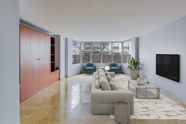 525 W HAWTHORNE Place 206, Chicago, IL 60657