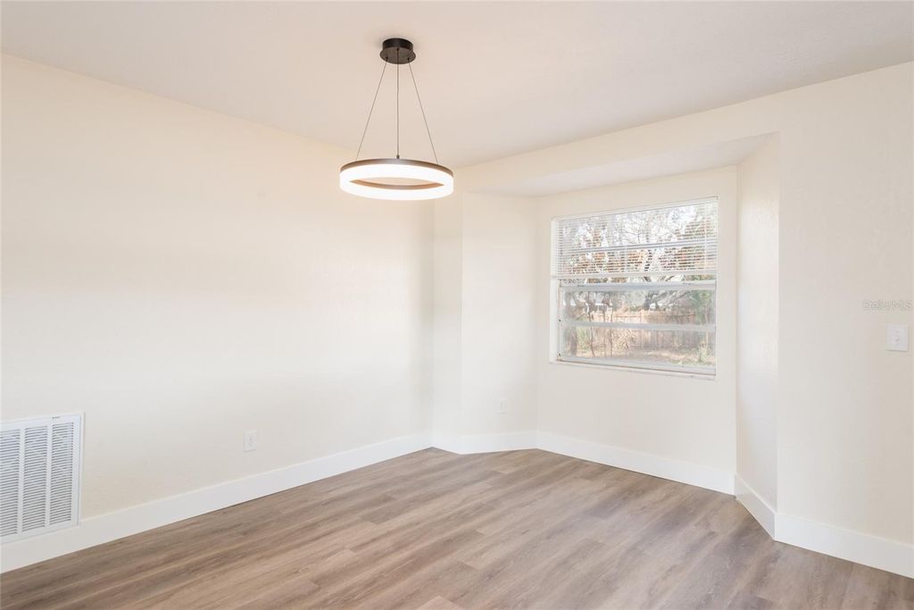 Image 12 of property listing at 110 W BRENTRIDGE DRIVE, Brandon, FL 33511