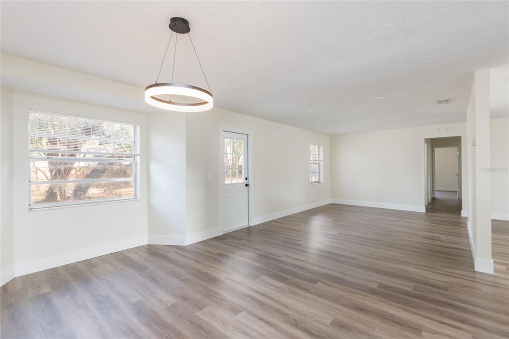 Image 13 of property listing at 110 W BRENTRIDGE DRIVE, Brandon, FL 33511