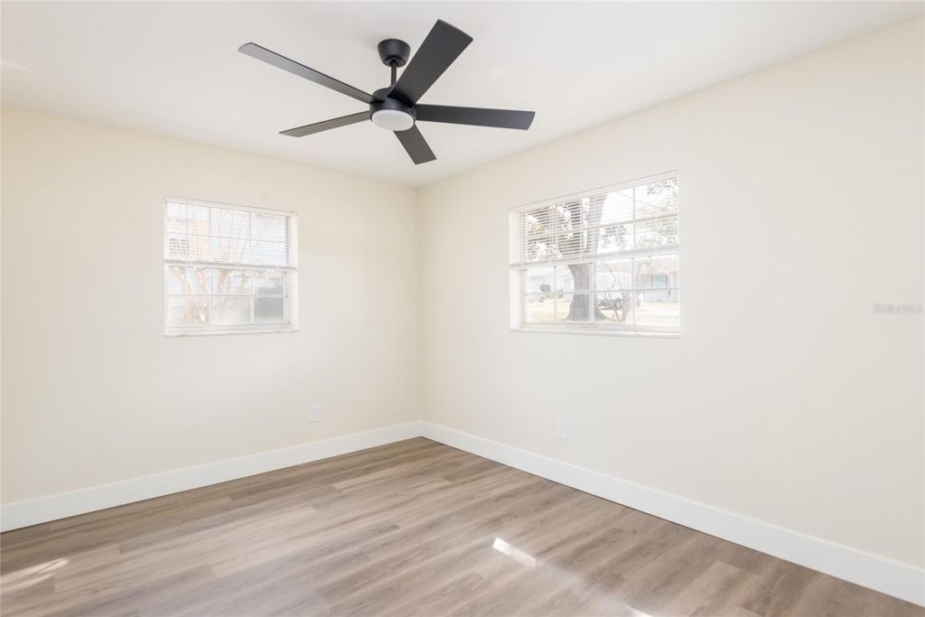 Image 18 of property listing at 110 W BRENTRIDGE DRIVE, Brandon, FL 33511