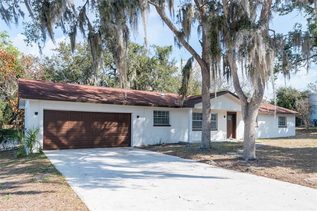 Image 3 of property listing at 110 W BRENTRIDGE DRIVE, Brandon, FL 33511