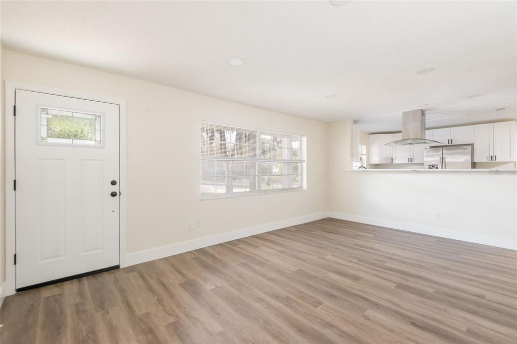 Image 5 of property listing at 110 W BRENTRIDGE DRIVE, Brandon, FL 33511