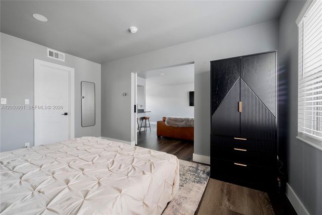 609 NE 13th Ave 302, Fort Lauderdale, FL 33304