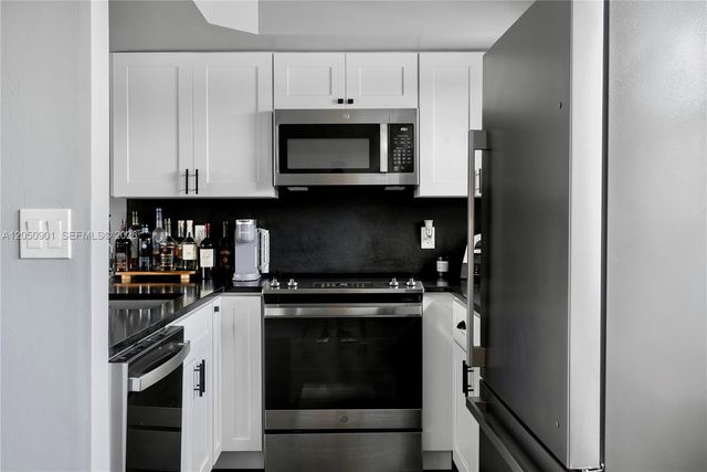 609 NE 13th Ave 302, Fort Lauderdale, FL 33304