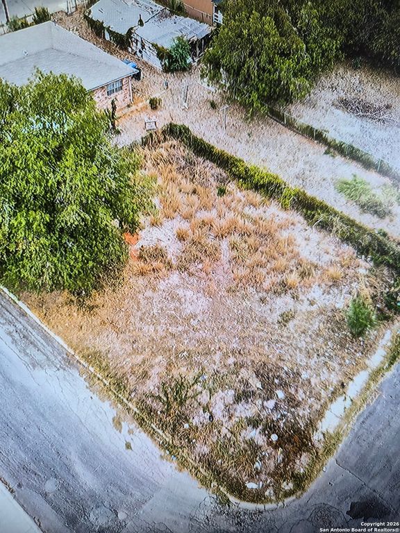 2221 Chihuahua, San Antonio, TX 78207