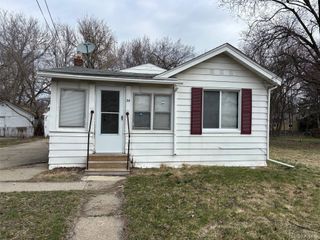 38 HAZEL Avenue, Pontiac, MI 48341
