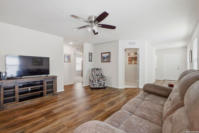 5815 Rolling Gln, San Antonio, TX 78218