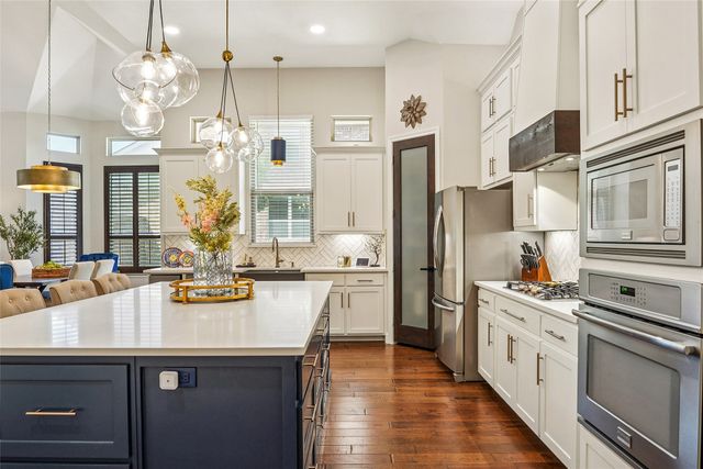 405 Meandering Creek Drive, Argyle, TX 76226