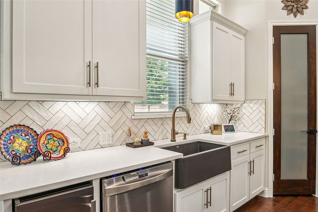405 Meandering Creek Drive, Argyle, TX 76226