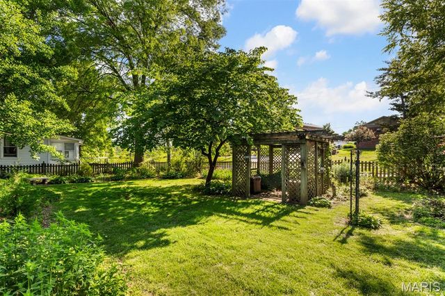 8620 Florence Avenue, St Louis, MO 63144