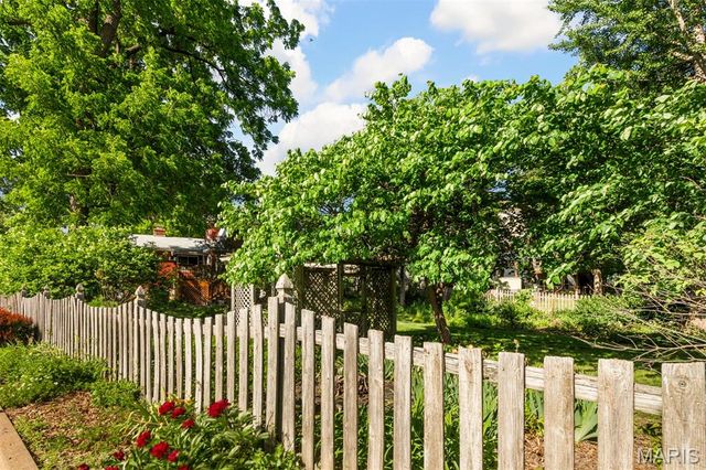 8620 Florence Avenue, St Louis, MO 63144